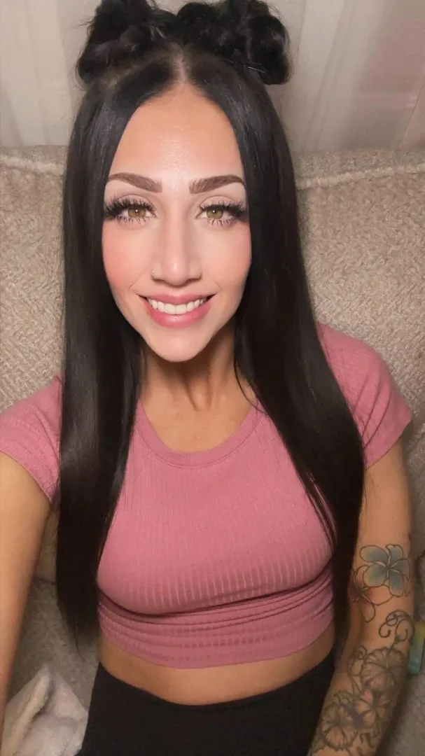 I want an older guy who knows how to satisfy my cock cravings, you in? posted by ChloeJadeOnly