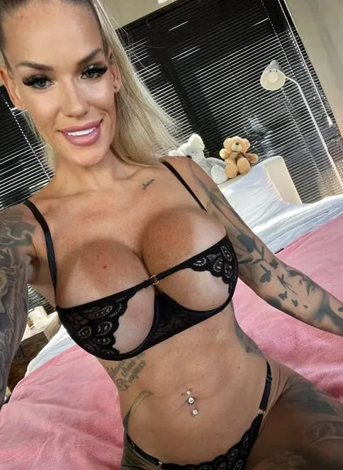 I want to be your fav bimbo posted by Sunkissedbabesxo