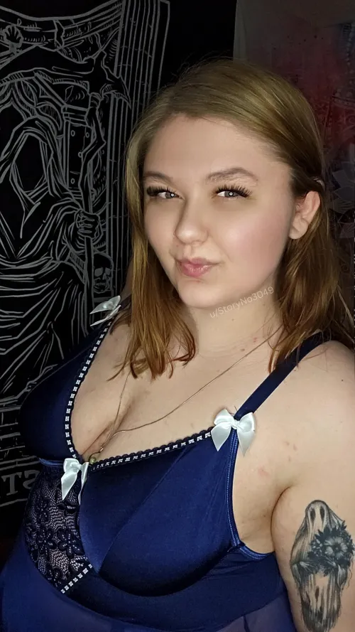 I want to be your favorite curvy temptation by StoryNo3049