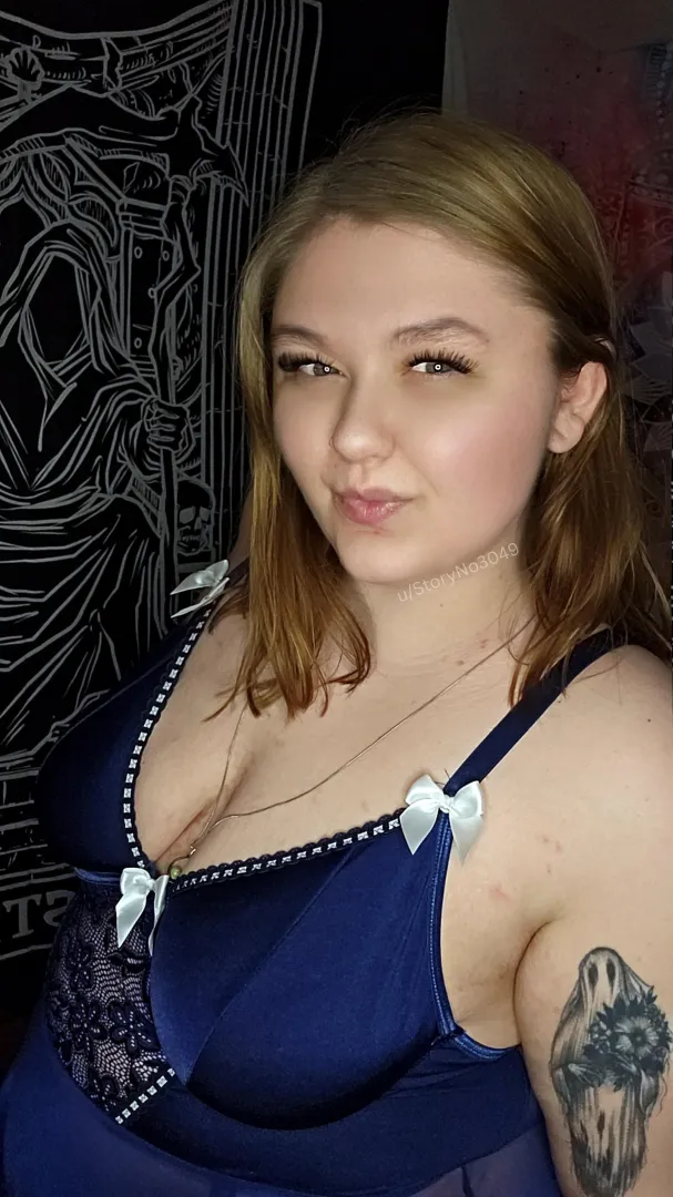 I want to be your favorite curvy temptation posted by StoryNo3049