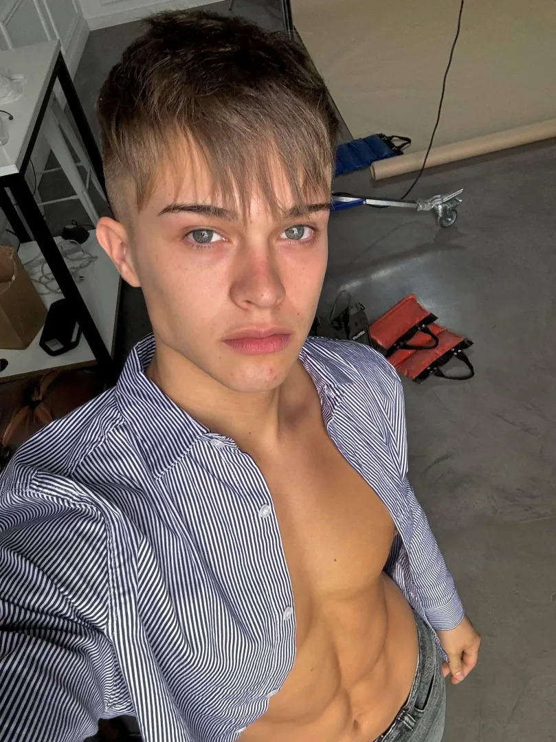 I want to fill you with kisses posted by nova-ashwood