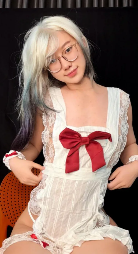 I want to wear this on the street. posted by GlitterNailx