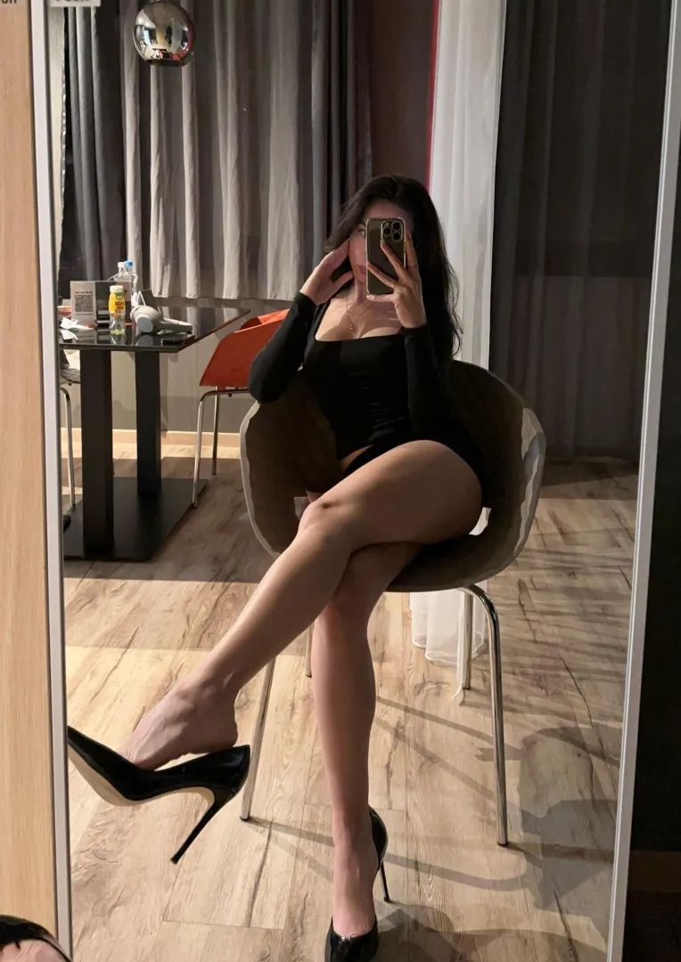 I want u on ur knees, emptying ur wallet posted by your_god_emma