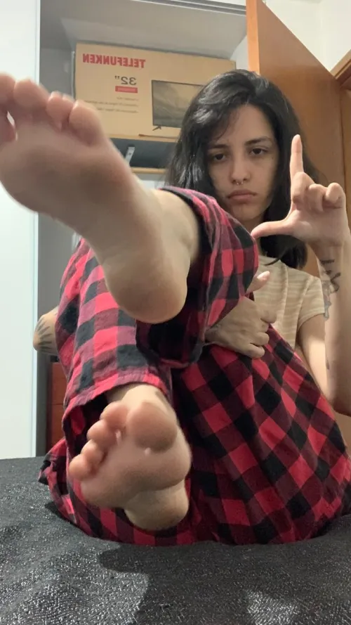 I want you on your knees, on the floor, begging for a milligram of attention by babybasste