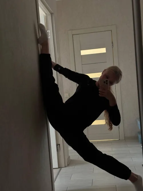 I want you to admire (oc) by Miabllueye