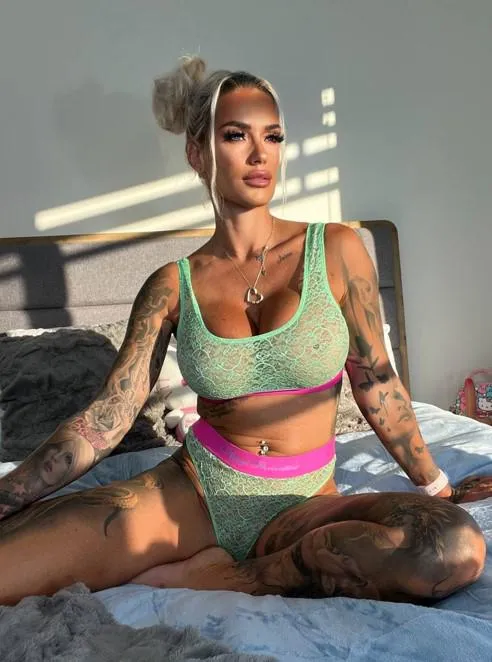 I want your hand carresing all over my body posted by Sunkissedbabesxo