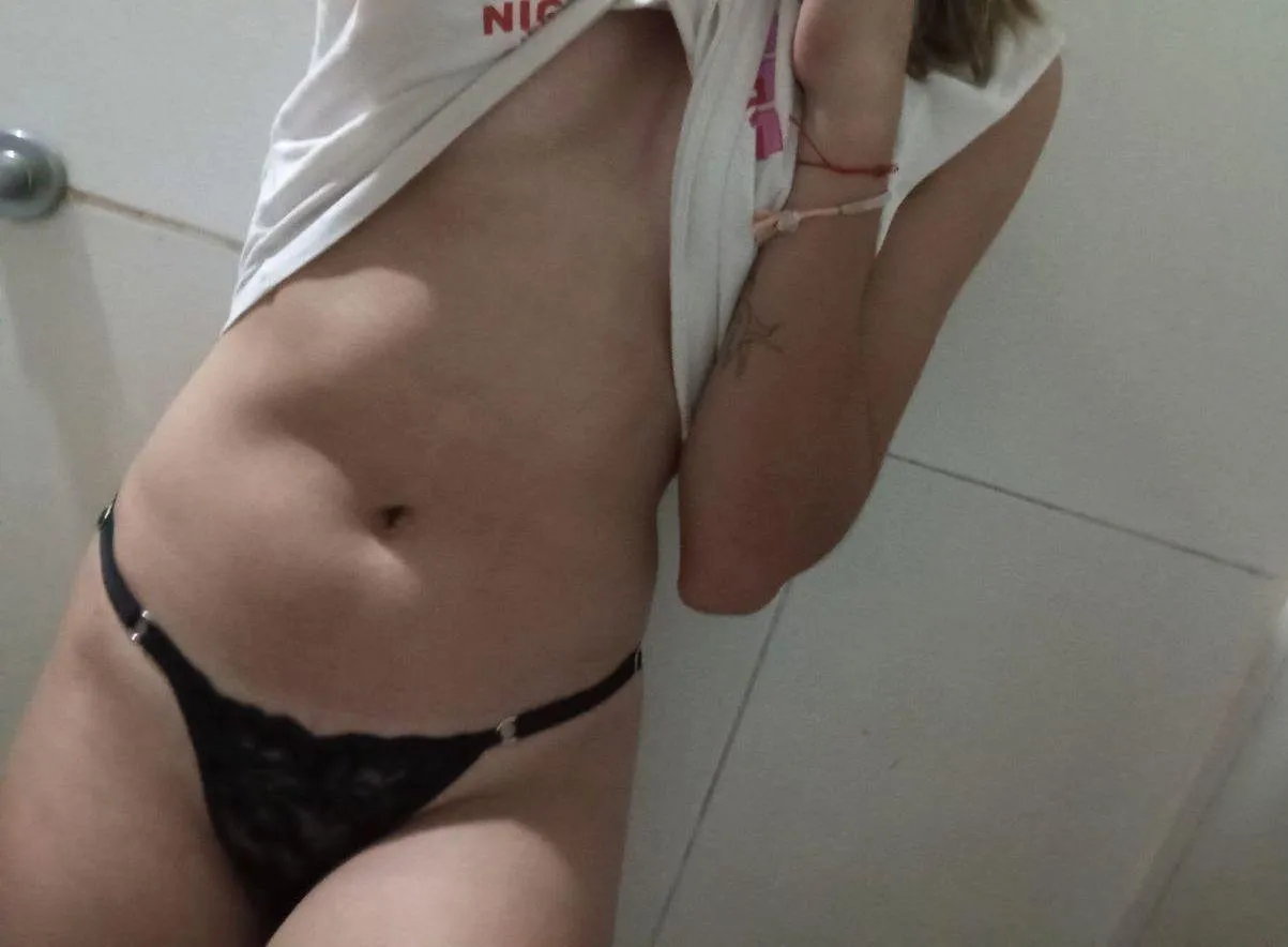 I was alone on valentine's day.. anyone wanna be nice and make up for it by filling my holes tonight? [F4M] #chicago posted by SunsetSweetNaughty