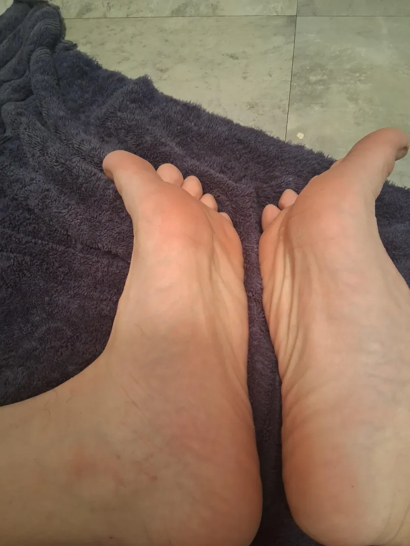 I wish someone would fuck their wife into my soles~ posted by Agitated_Opening_939
