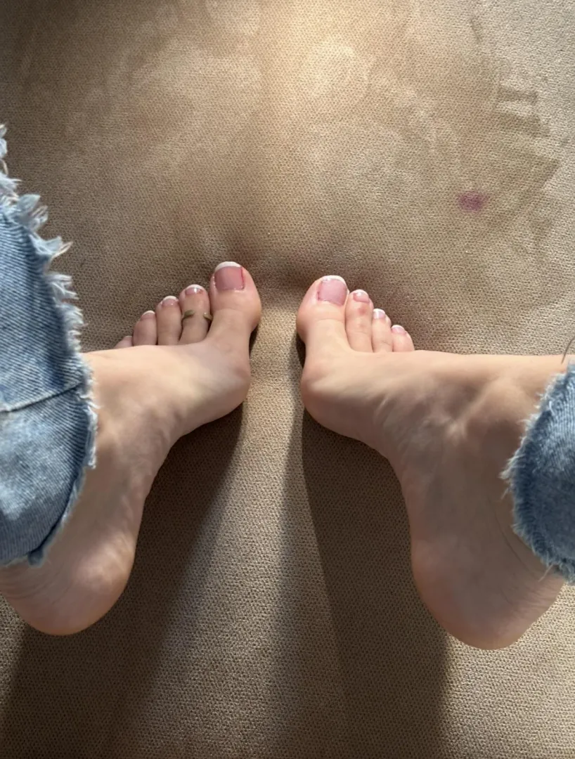 I wish this is your dick under my feet posted by deliciananas2