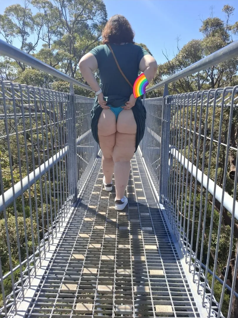 I wonder how many other people got a peek? (F) posted by dirtiebertie69