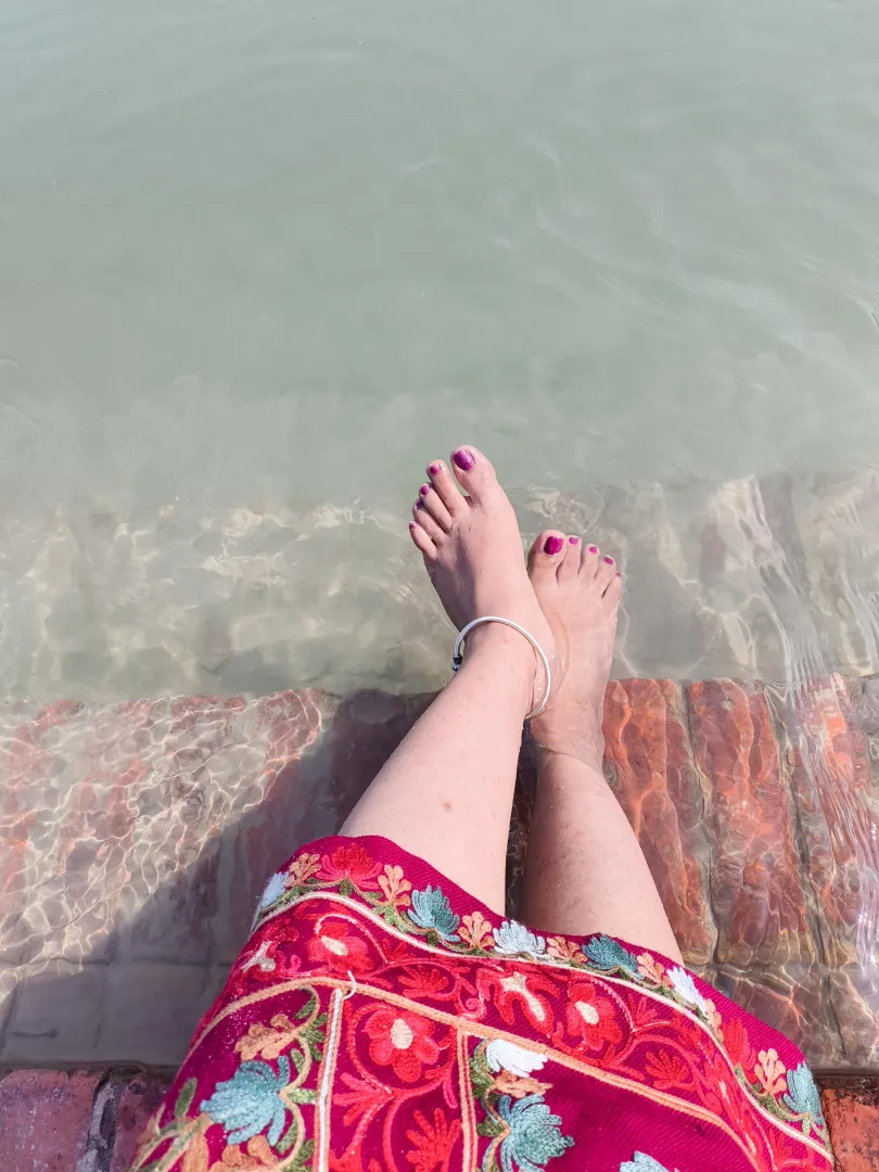 I wonder how my feet look? Do men really stare them or it's just me imagining. (30, hotwife) posted by Choice-Cranberry-934