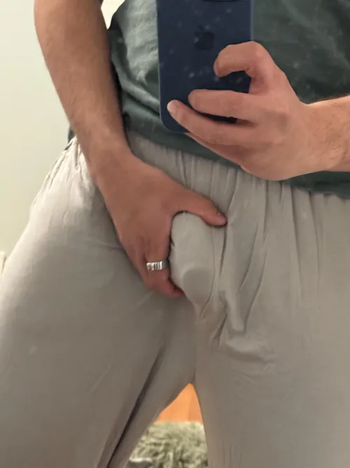 I wonder if wearing these pants out would get looks by ubergigantictits