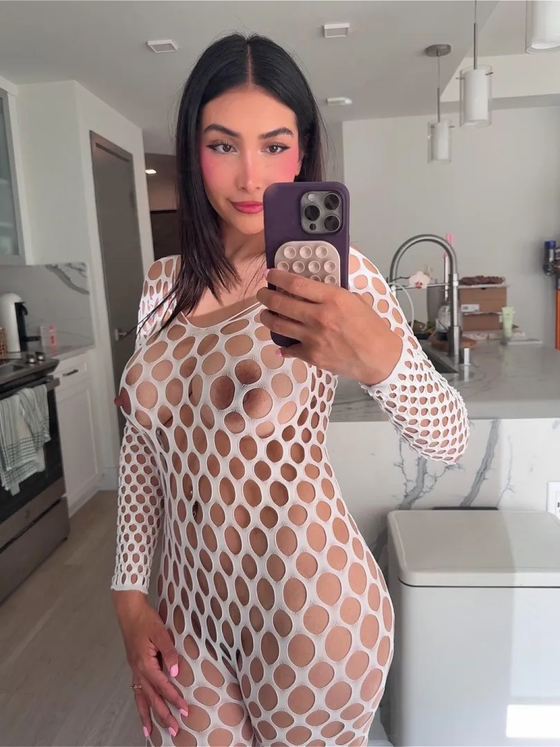 I would love to go to college in this sluty dress posted by Pinkcutiey