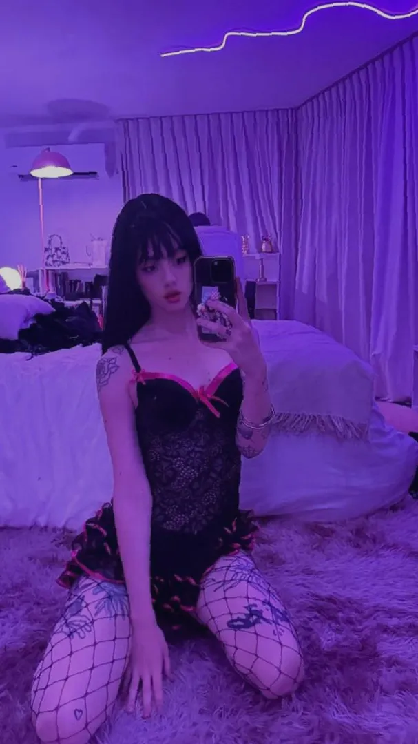 I8F4AA Had a drink + feeling flirty, need someone who can host i reply on lntsag: .lunaoryna'. posted by HonnyBrown