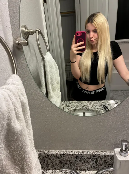 i'd let you fuck me if u wanna cum on my ass, you in? by Sexygiiirl69