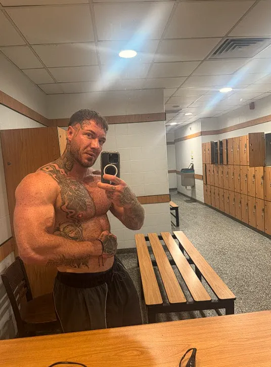 i'd love to put your face here posted by Competitive-Bar822