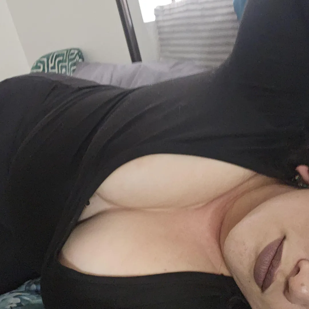 Id love to say hi and hear about your kinks posted by FilipinaGoth