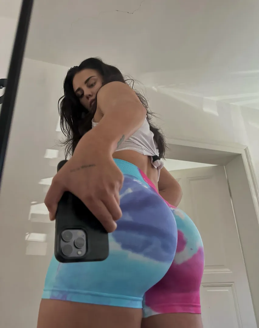 idk why but I’m so obsessed with my new leggings posted by itsvikivalory