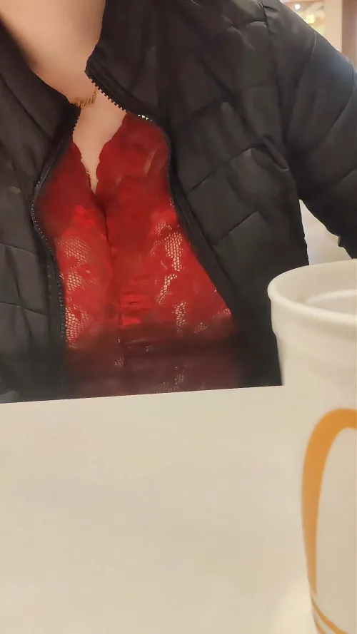 Iemand zin in een lekker hapje McDonald  by Couple2023GLD