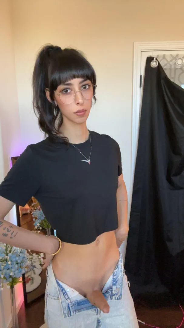 If I showed you my girldick, would you welcome me over?  posted by dawnrivera