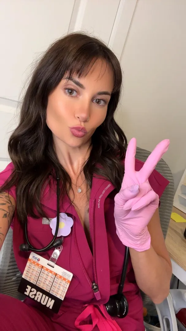 If I was your nurse tonight… would you behave?  posted by nursemiamonroex