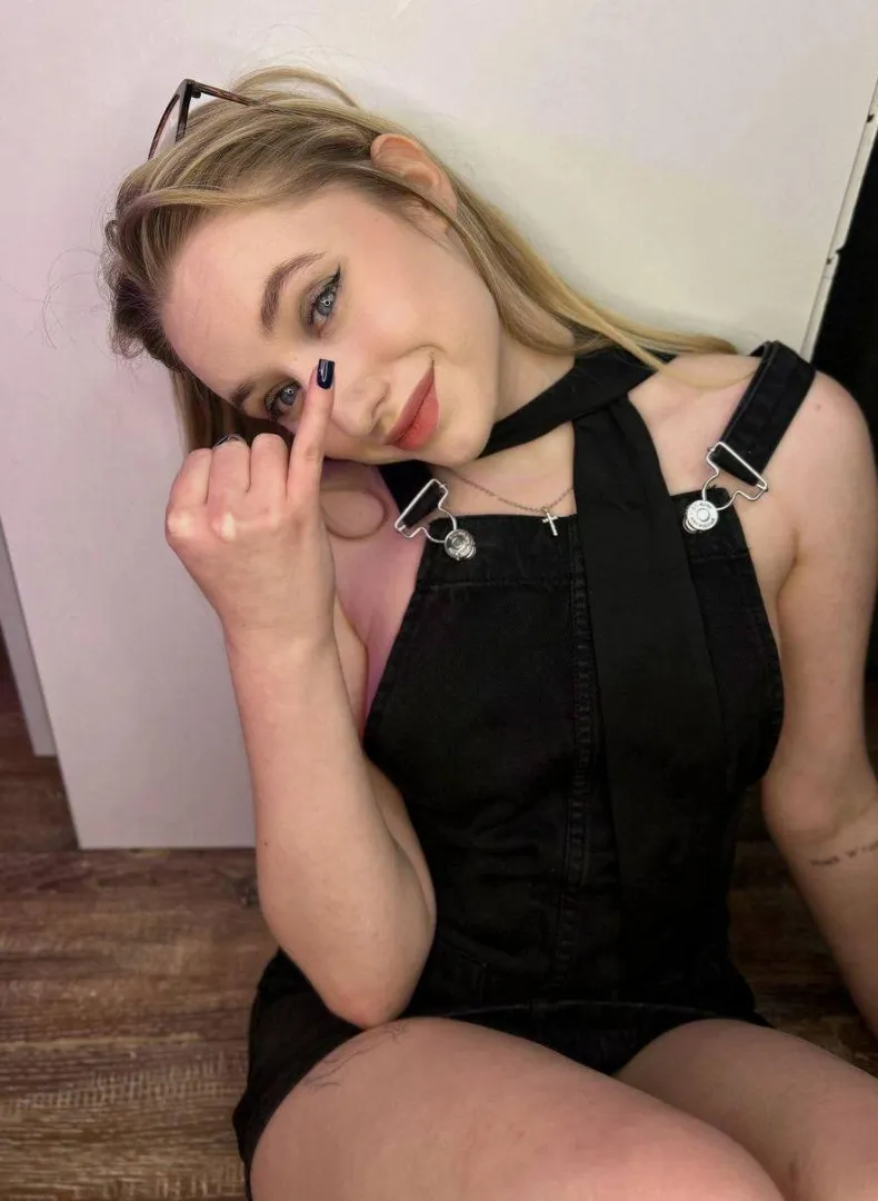 If it's under 5 inches, you're my cuck now posted by stellasweetiee