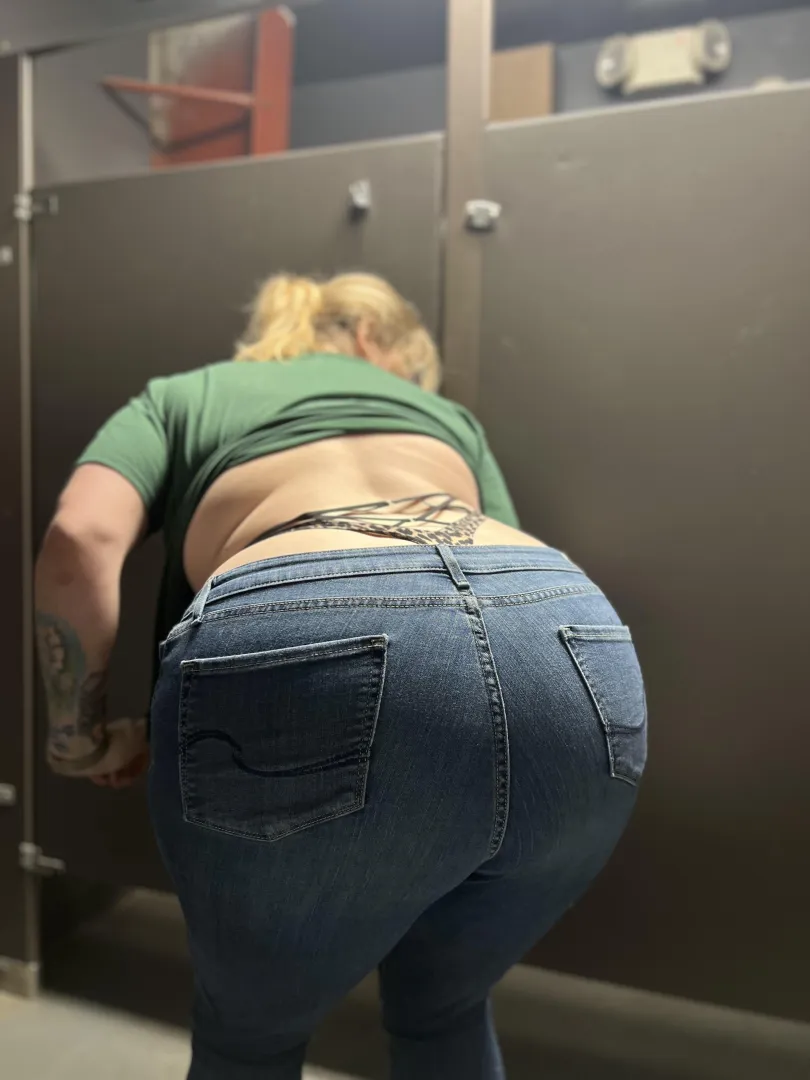 If my coworkers miss this today, they're blind. posted by QUEENBAVM0RDA