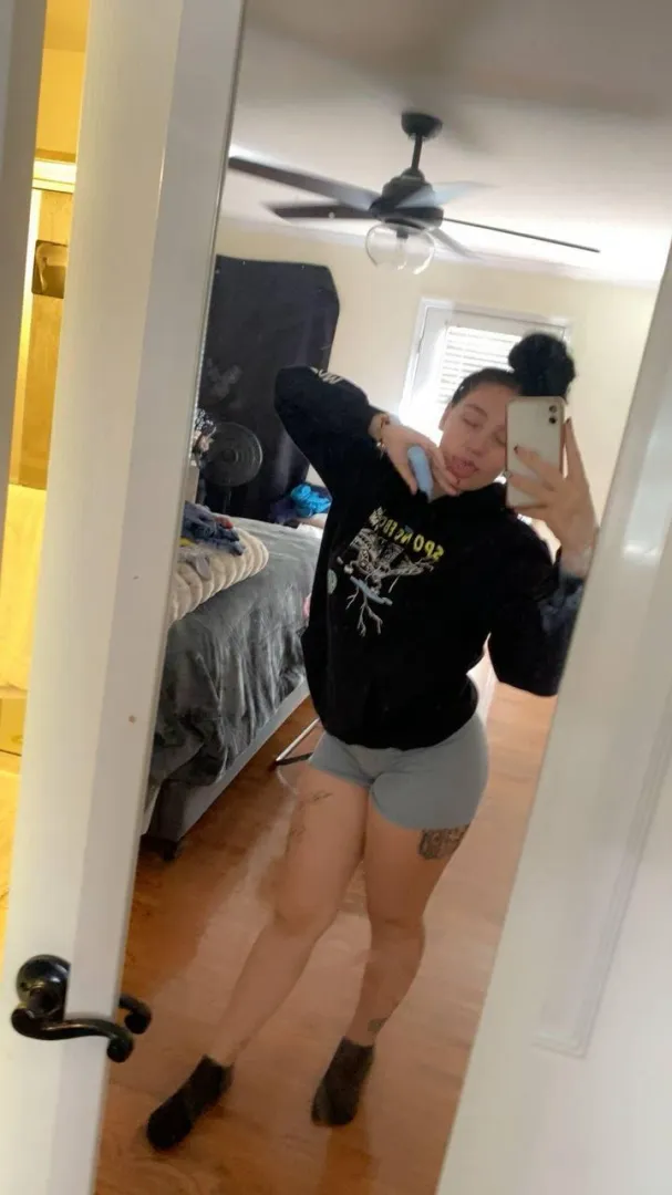 If no one has sent you nudes yet, say YES and I’ll be the first! posted by vixenonlyxo