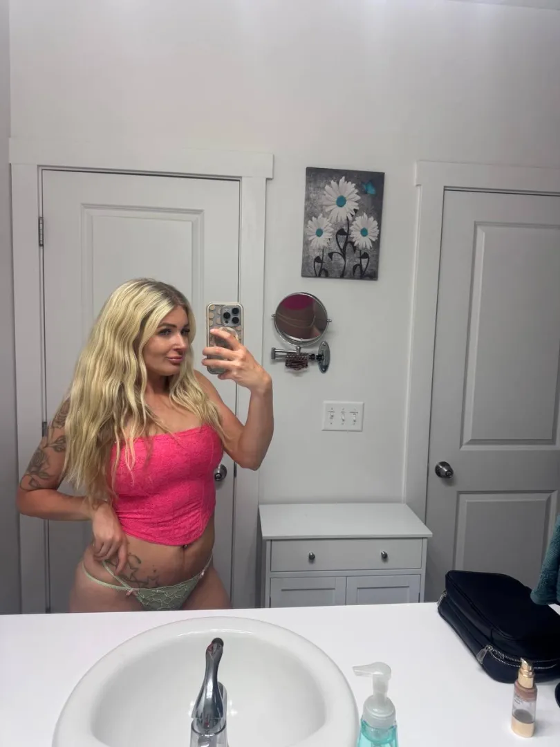 If no one's sent you nudes today, maybe u want mine posted by PrettyLucyxo