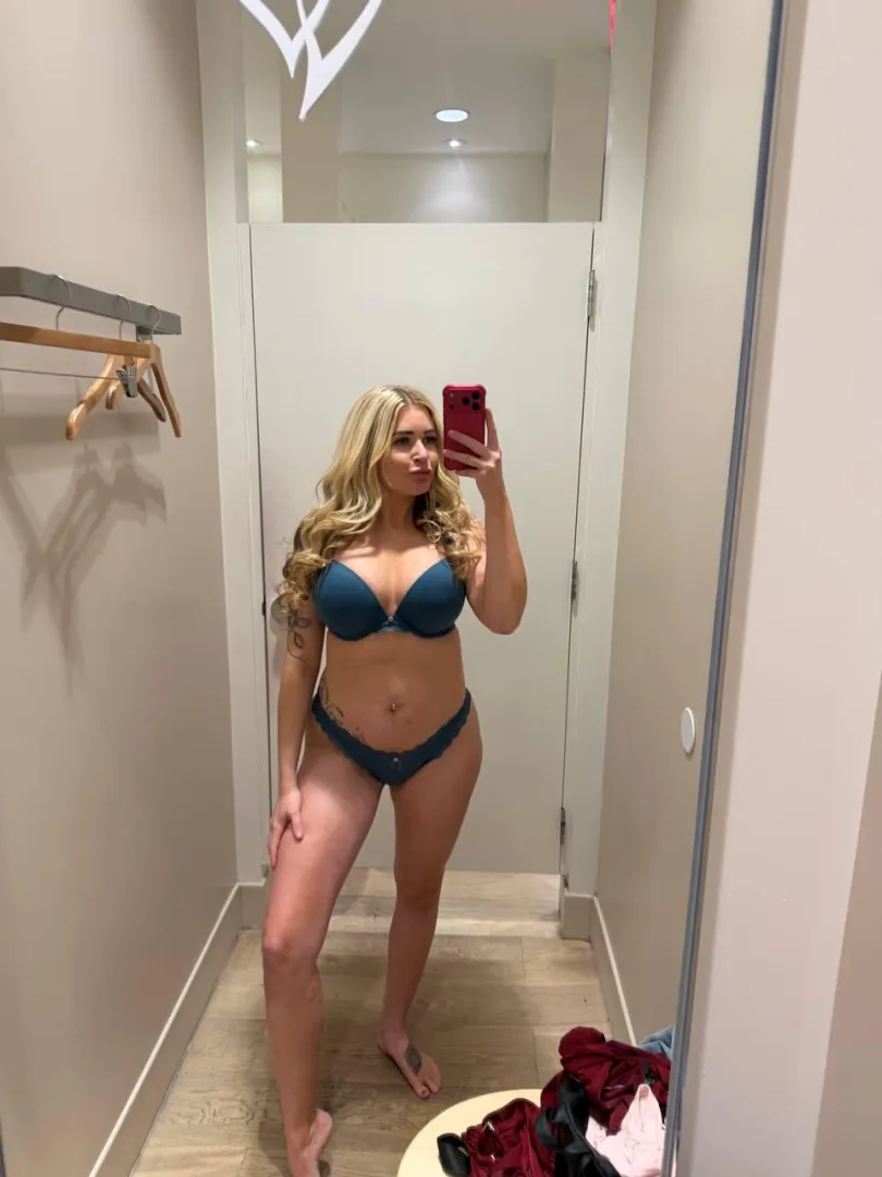 If the 31yo horny milf next door sent you these, will you come over or nahh? Be honest posted by PrettyLucyxo