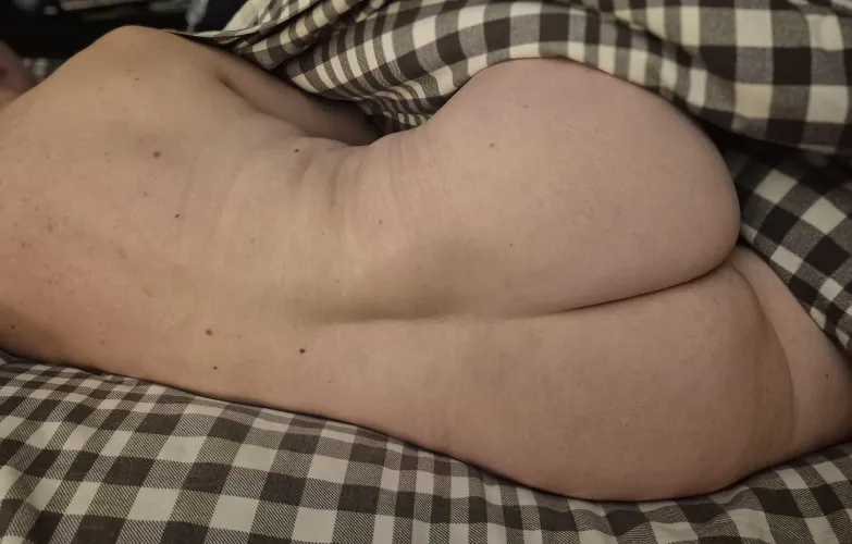 If this doesn't distract you, nothing will  by EastMetroCouple