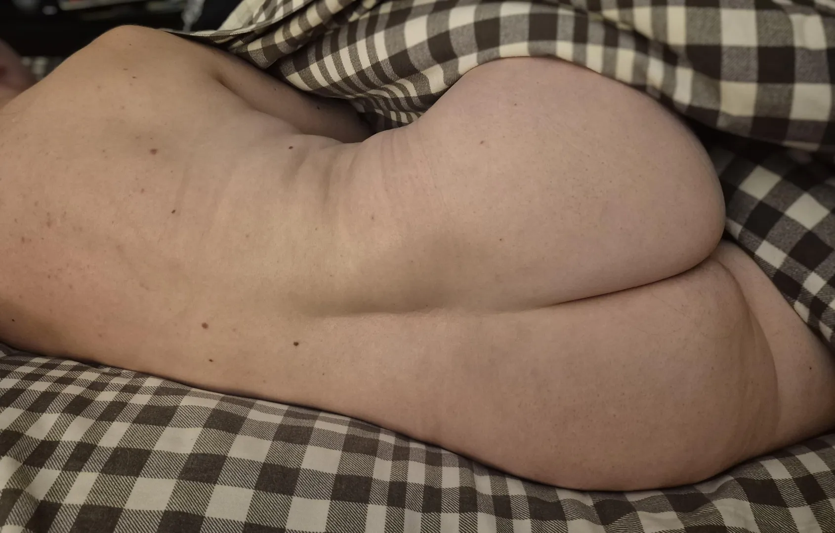 If this doesn't distract you, nothing will  posted by EastMetroCouple