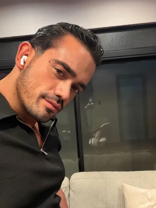 If we were alone right now… you wouldn’t be reading this by vellitrap