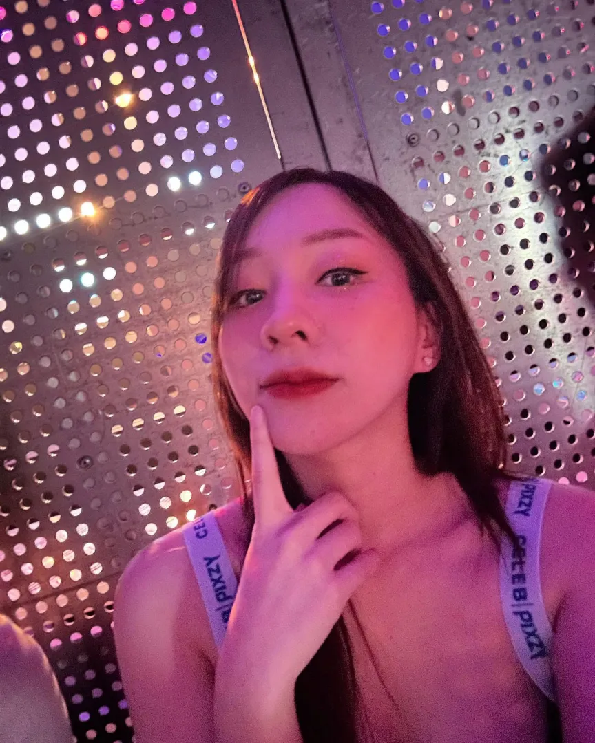 If you crave an Asian domme that will mind melt you you’re in the right place. If not you’re definitely missing out. Approach and I’ll be sure to milk every single drop out of you both ways~ posted by Optimal_Jane