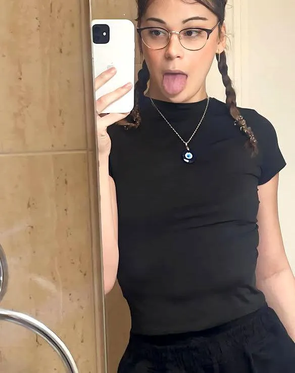 If you had to rate me… would you be generous or brutally honest? posted by Maddieunfiltered