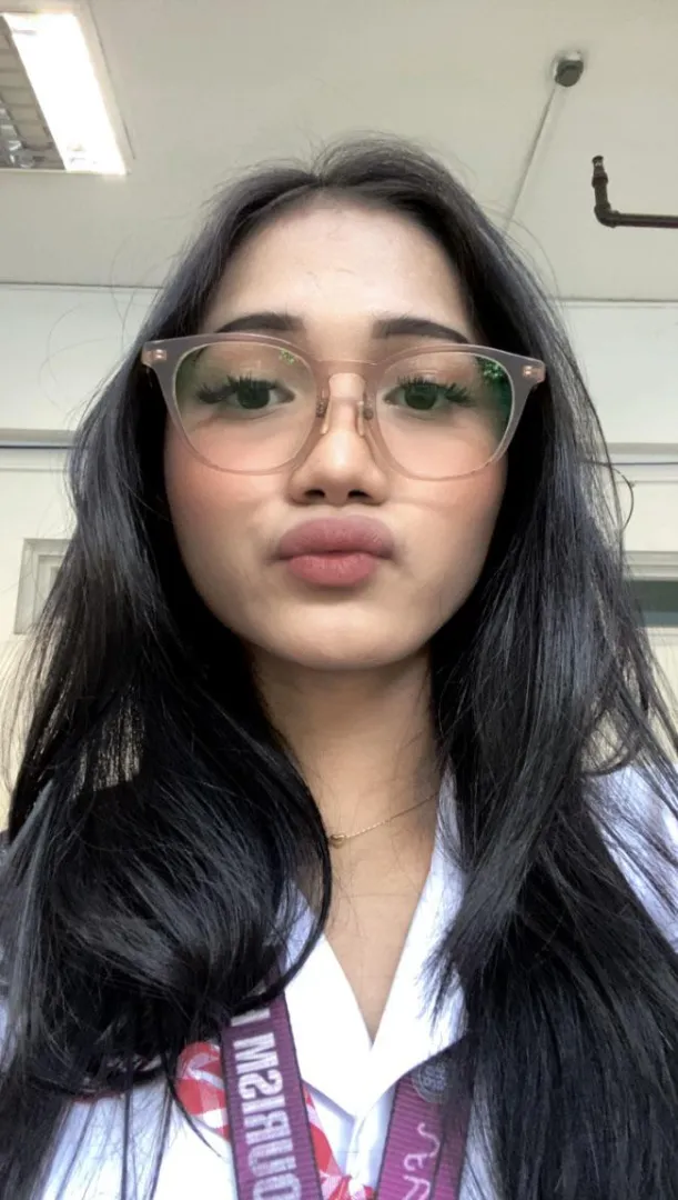 if you see a ladyboy like me what first you do? posted by hottie_letisha_