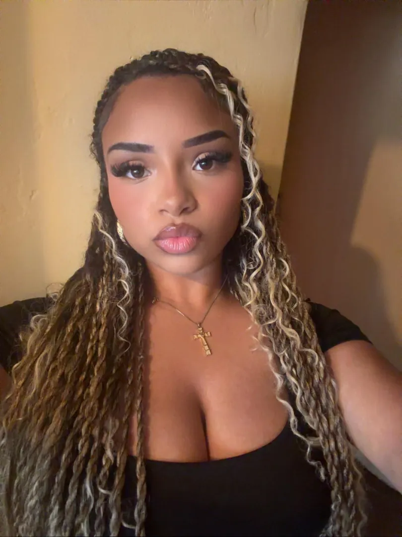 If you stared at my cleavage go send weirdo  posted by urgodaaliyah