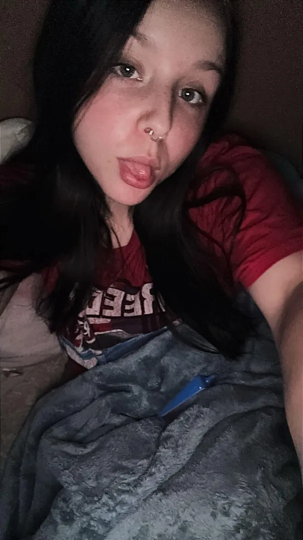 If your DM is a safe spot for my nudes, say Hi posted by cassieonlyxo