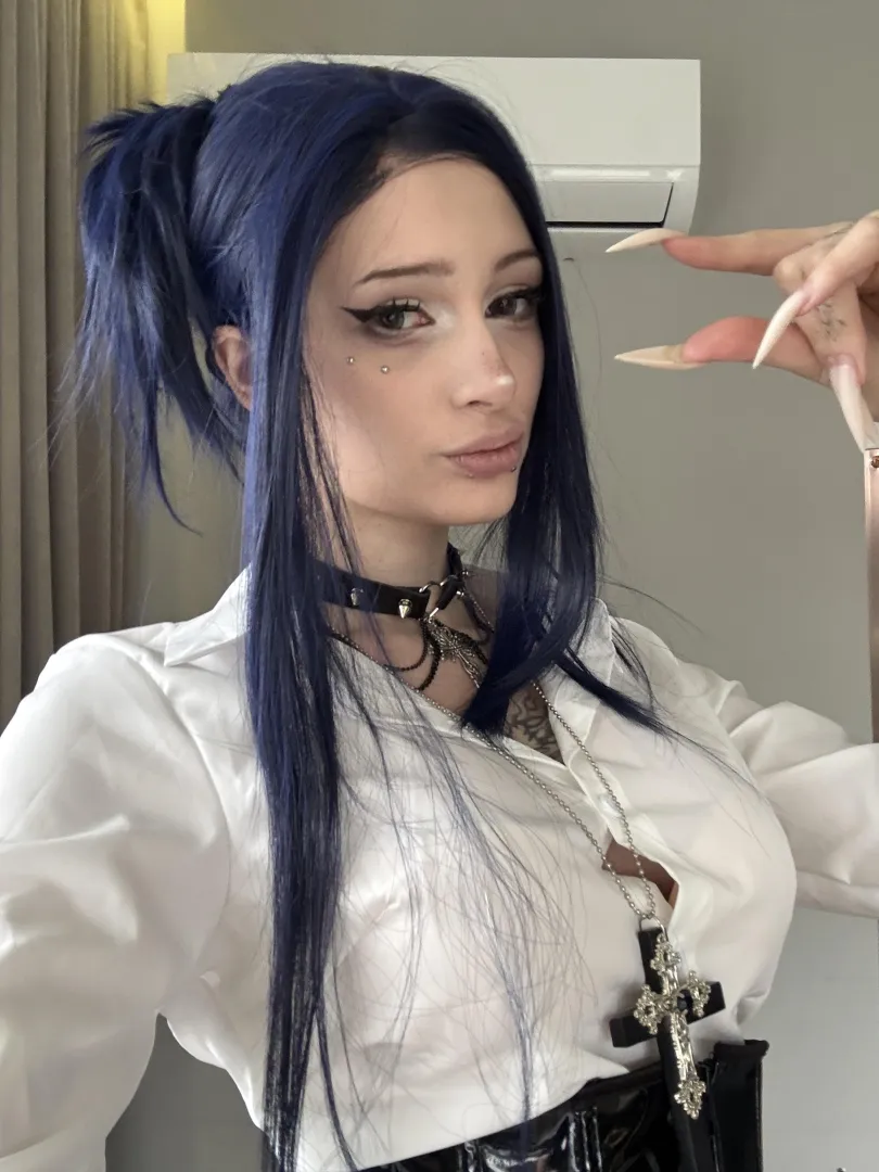 If your penis is less than 7 inches, put the arrow up and i will humiliate you posted by fallenemoangel3