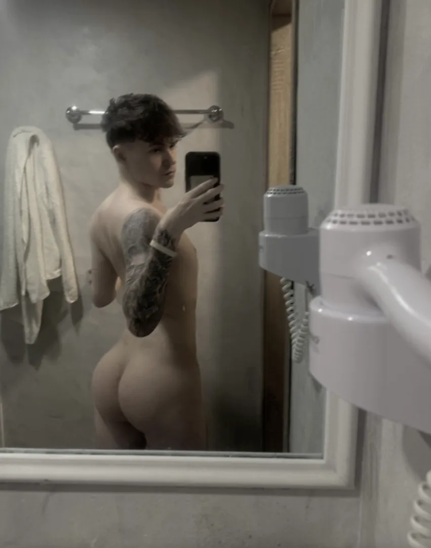 IF you're arab or black hit me up :) posted by Loud-Function-1582