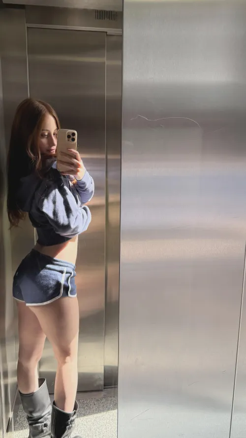 If you’re local + can host, we should talk msg me on lg:.moonyvoxi'. by MrHindoG