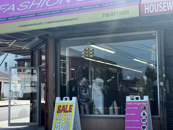 If you're looking for AltBoobWorld fashions in your world, have a look at this post where there's been a large update of links to companies selling open-fronted fashions (link in comments below) by Sir_Lord_B