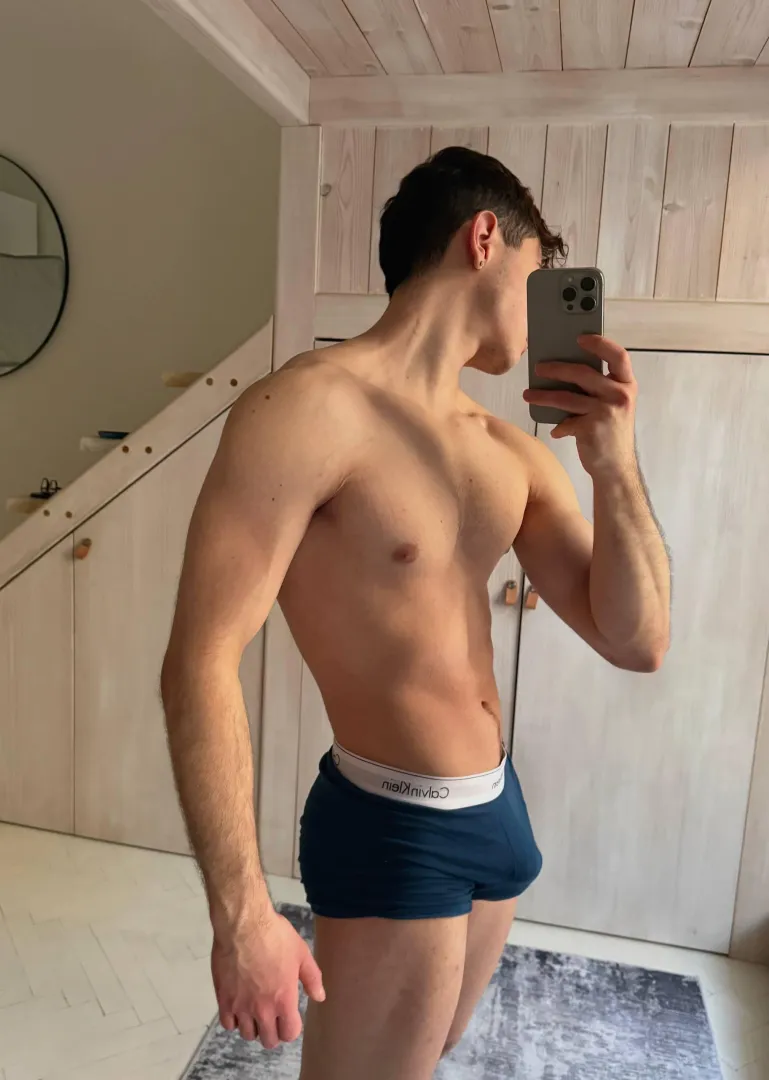 If you're smaller than average, upvote immediately posted by Flavio_Morino