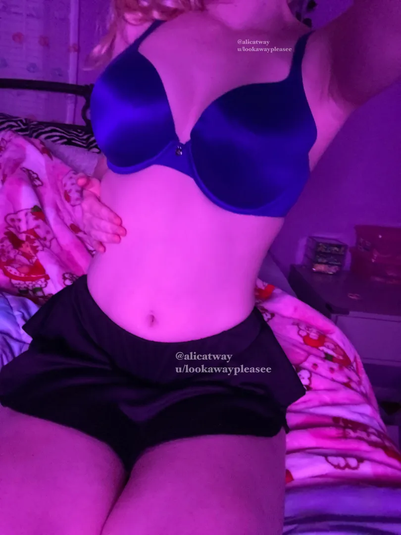 If you’re staring, don’t worry—I noticed. I always do!  [sexting, GFE, customs, premades, video calls, worn items, dick rates, and more!!] posted by lookawaypleasee