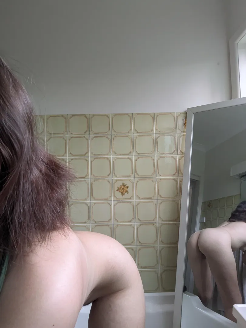 Ignore that the mirror is in the bath posted by _its_tabby_time_