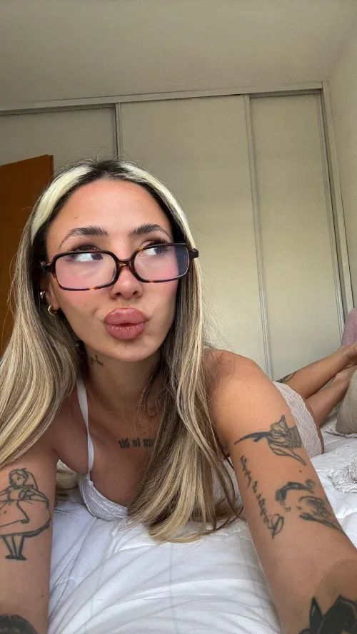 Ik heb net net echt en stoute video gemaakt by ninatjexx