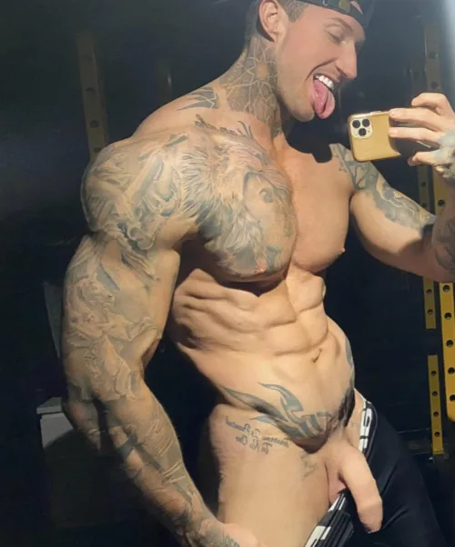 I’m 6 foot 5 120kg 5 and half inches flaccid and 9 inches hard by -ThatTattooedGymGuy-