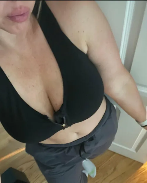 I’m a beautiful sexy MILF with some amazing assets by Mom_gone_wild