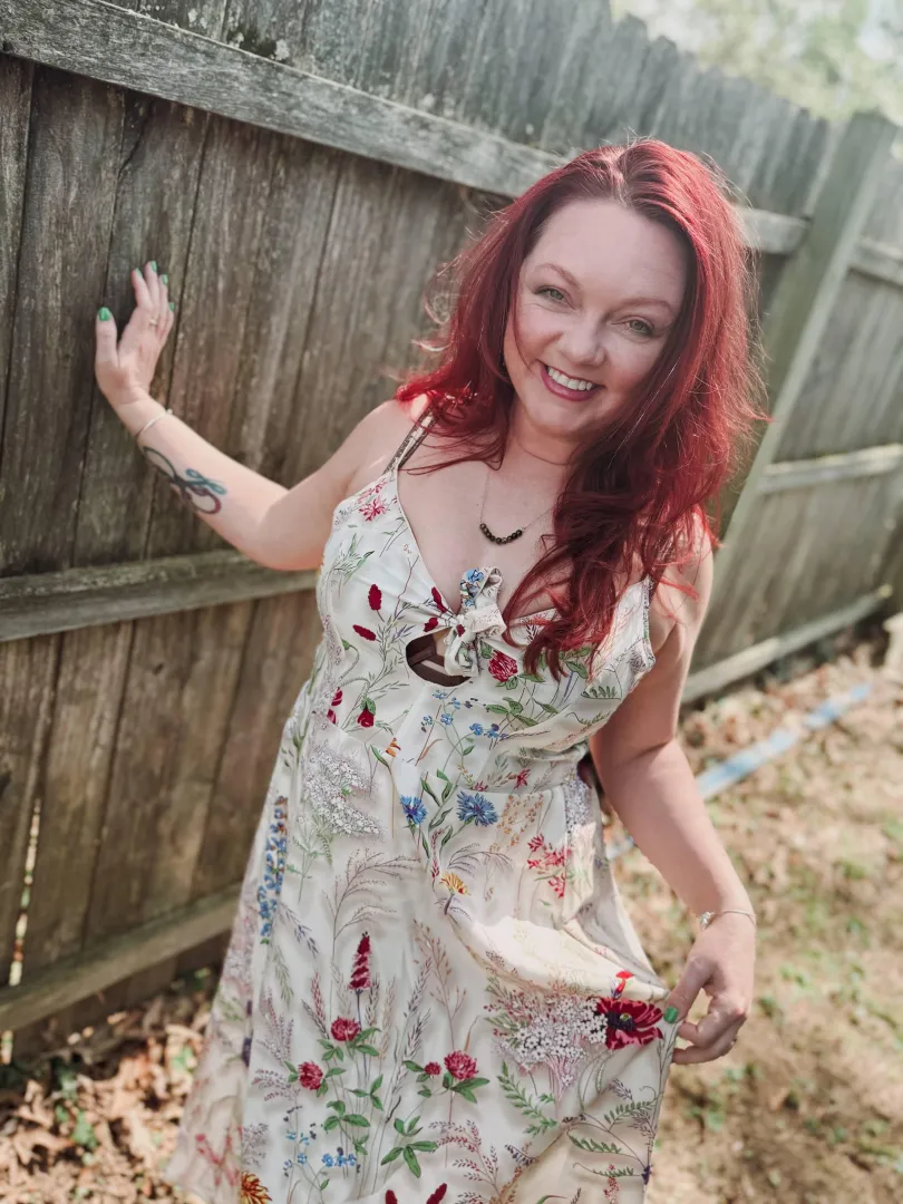 I'm a curvy redheaded milf posted by toomanydawncollins