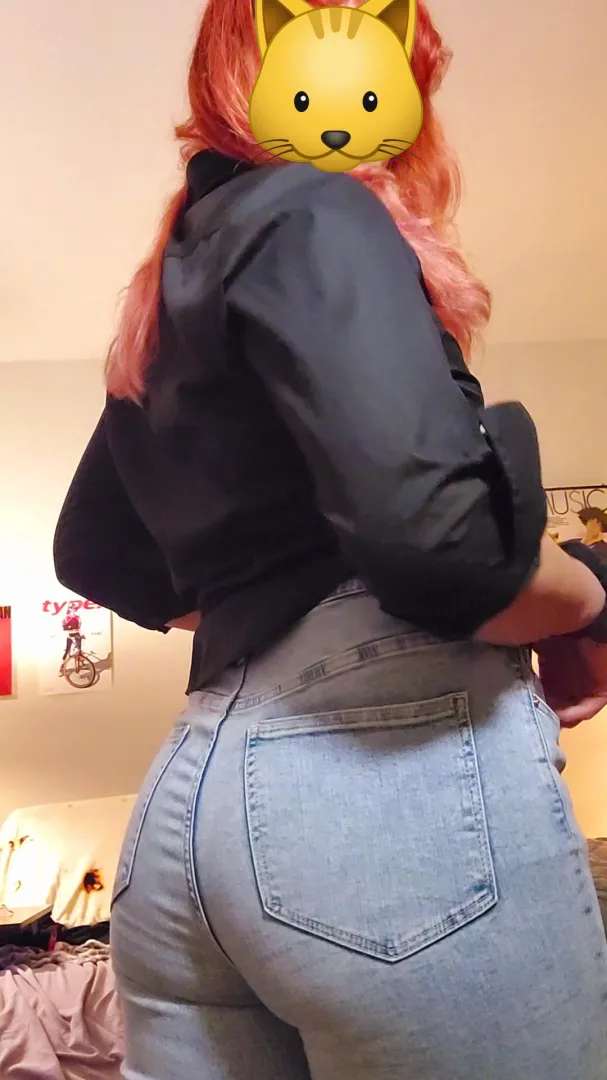 I'm a little insecure about my body honestly posted by howisthisevenreal111